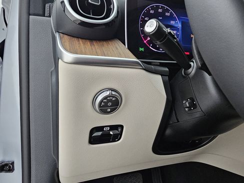 Certified 2025 Mercedes-Benz GLC 300 4MATIC w/ Driver Assistance Package image 10