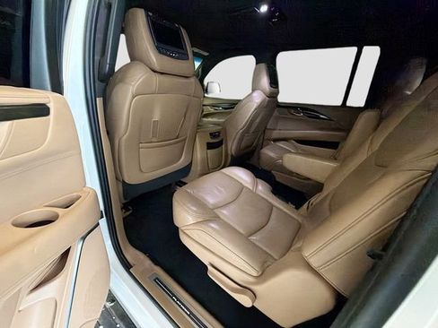 Used 2018 Cadillac Escalade ESV Platinum image 26
