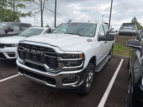 Certified 2025 RAM 2500 Big Horn AWD/4WD image 3