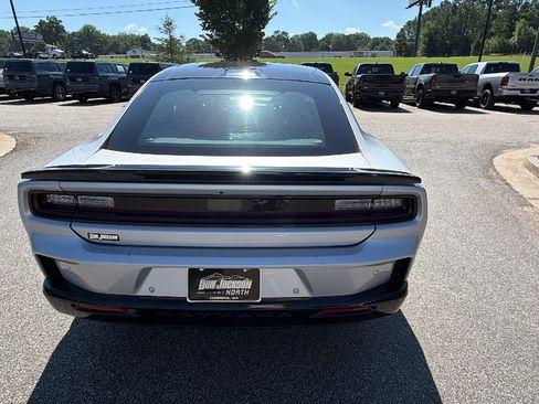 Used 2024 Dodge Charger Daytona Scat Pack w/ Plus Group AWD/4WD image 9