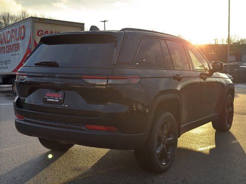 New 2025 Jeep Grand Cherokee Altitude AWD/4WD image 5