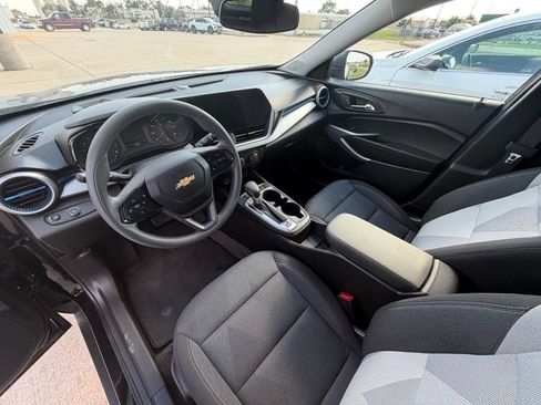 Used 2026 Chevrolet Trax LS FWD image 8