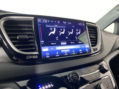 Used 2025 Chrysler Pacifica Select FWD image 5