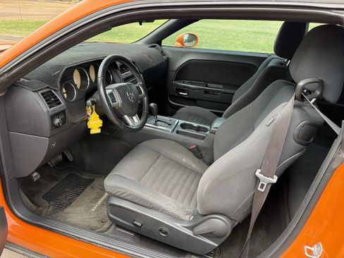 Used 2012 Dodge Challenger SXT RWD image 10