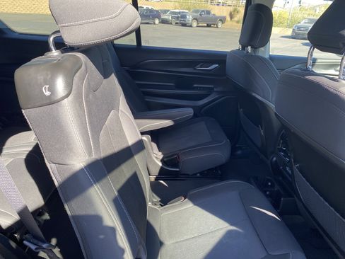 Used 2023 Jeep Grand Cherokee L Laredo image 13