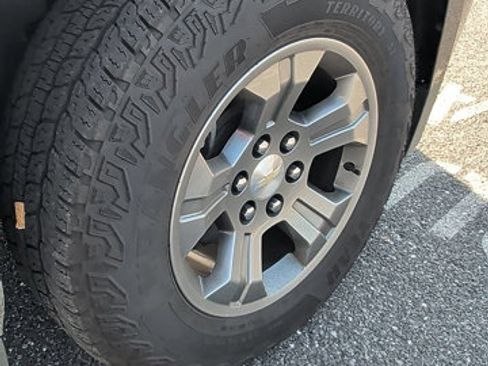 Used 2018 Chevrolet Tahoe LS w/ Skid Plate Package AWD/4WD image 12