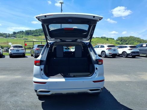 Used 2023 Mitsubishi Outlander SE AWD/4WD image 16