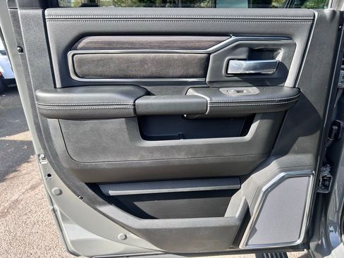 New 2026 RAM 2500 Laramie AWD/4WD image 13