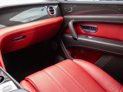 Used 2019 Bentley Bentayga image 20