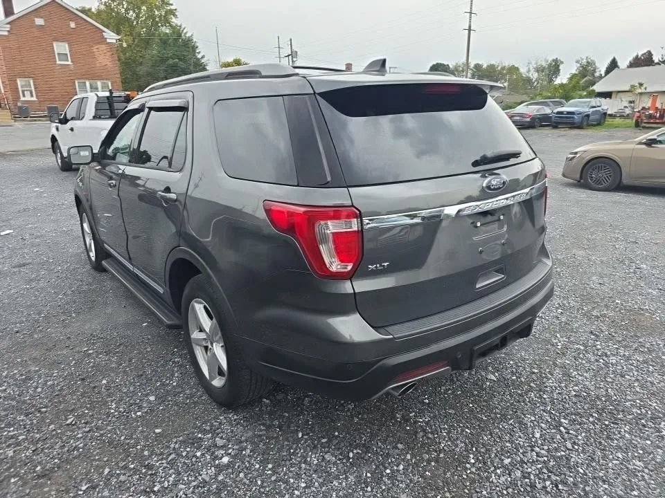 Used 2018 Ford Explorer XLT FWD image 4