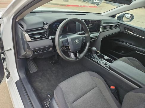 Used 2025 Toyota Camry LE image 13