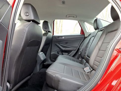 Certified 2023 Volkswagen Jetta SE FWD image 9