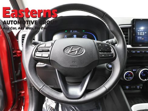 Used 2025 Hyundai Venue Limited image 10