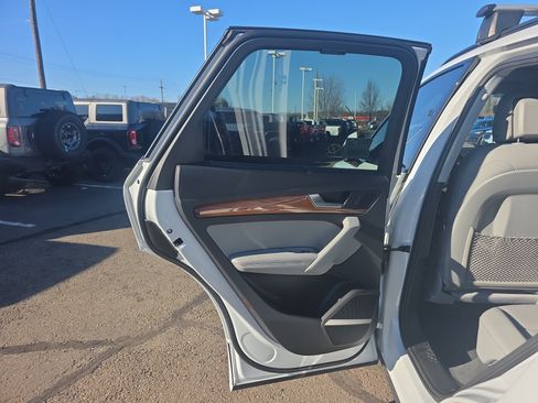 Used 2023 Audi Q5 e Premium Plus w/ Premium Plus Package image 22