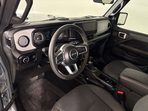 Used 2024 Jeep Wrangler Unlimited Sahara AWD/4WD image 14
