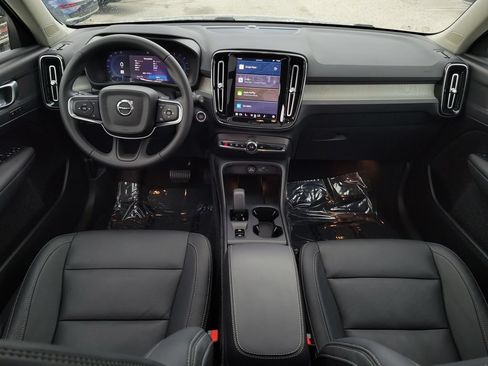 Used 2025 Volvo XC40 B5 Core w/ Protection Package AWD/4WD image 23