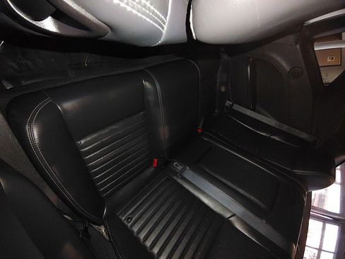 Used 2013 Dodge Challenger R/T image 2