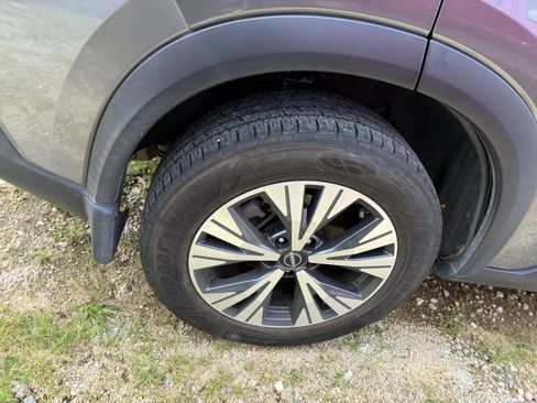 Used 2022 Nissan Rogue SV FWD image 9
