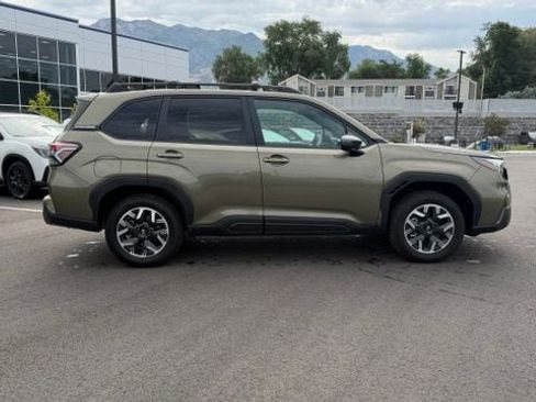 Used 2026 Subaru Forester Premium AWD/4WD image 2