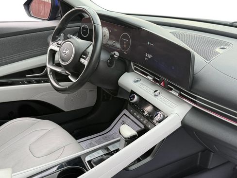 Used 2021 Hyundai Elantra Limited image 16