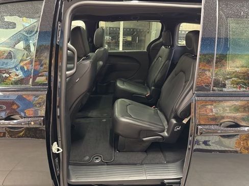 New 2026 Chrysler Pacifica Select w/ S Appearance Package image 32
