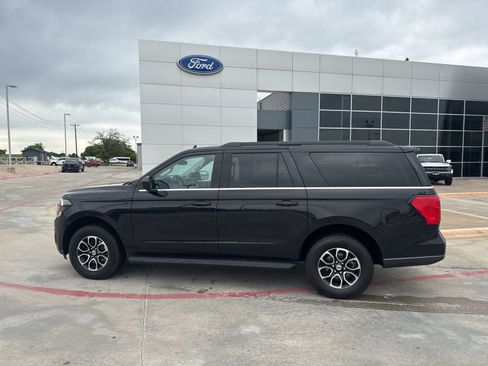 Used 2024 Ford Expedition Max XLT image 8