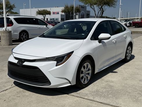 Used 2024 Toyota Corolla LE image 9