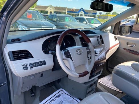 Used 2013 Toyota Sienna Limited w/ Premium Pkg FWD image 11