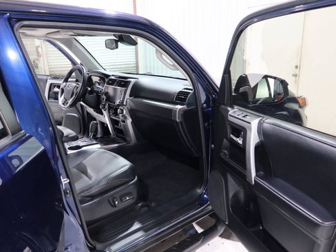 Used 2022 Toyota 4Runner SR5 Premium w/ Moonroof Package RWD image 12