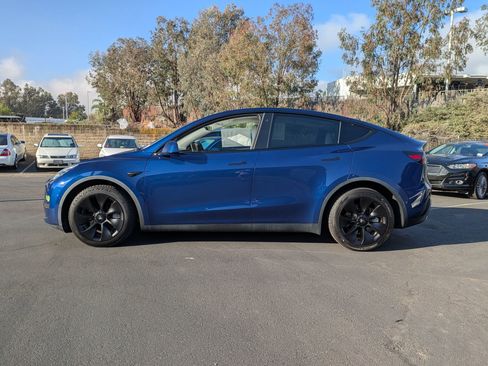 Used 2022 Tesla Model Y Long Range image 5