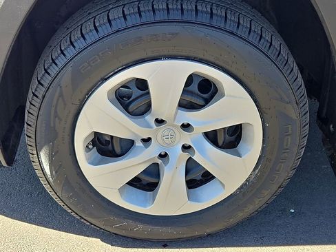 Used 2024 Toyota RAV4 LE image 9