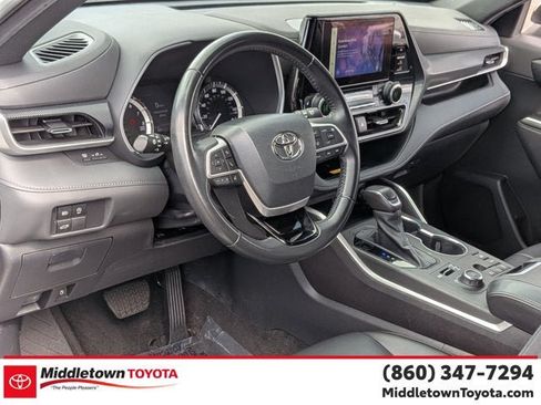 Used 2023 Toyota Highlander XSE AWD/4WD image 11
