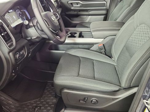 Used 2025 RAM 1500 Big Horn AWD/4WD image 7