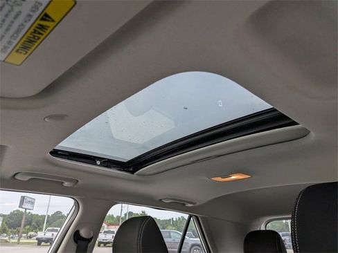 Used 2024 Hyundai Venue SEL image 24