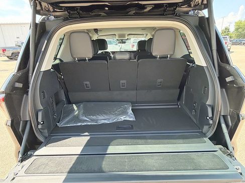 New 2026 Lincoln Navigator Premiere AWD/4WD image 29