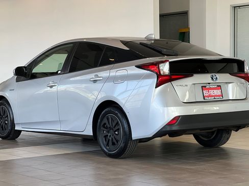 Certified 2021 Toyota Prius LE image 6