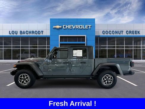Used 2025 Jeep Gladiator Rubicon w/ Convenience Group image 5