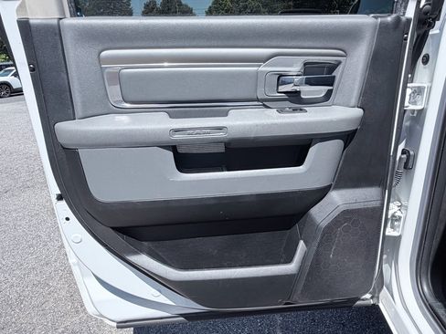 Used 2019 RAM 1500 Classic SLT AWD/4WD image 32