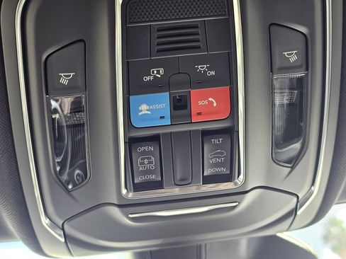 New 2025 Jeep Grand Cherokee L Laredo image 16