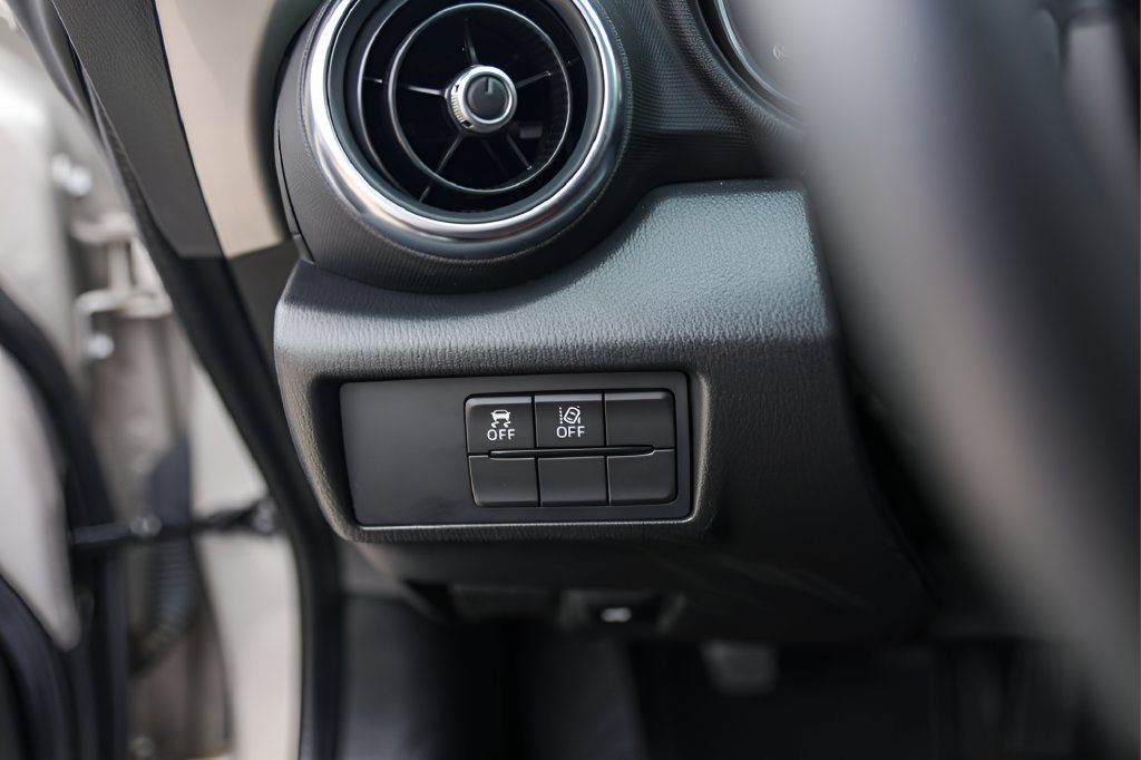 Used 2022 MAZDA MX-5 Miata RF Grand Touring RWD image 17