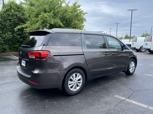 Used 2016 Kia Sedona LX w/ LX Essentials Premium Package FWD image 9