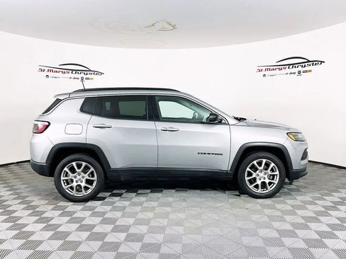 Used 2022 Jeep Compass Latitude image 9