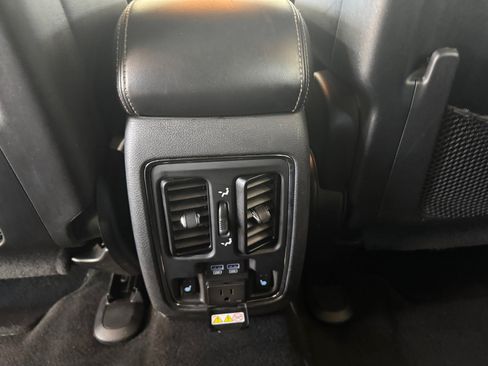 Used 2014 Jeep Grand Cherokee Limited RWD image 26