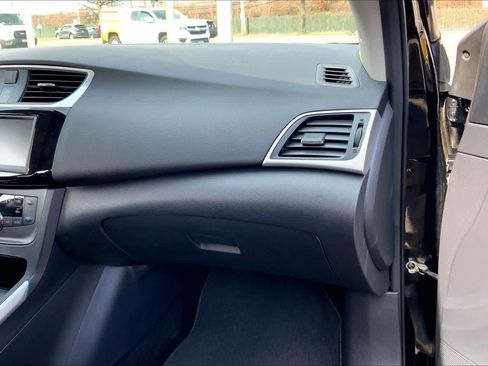 Used 2019 Nissan Sentra SV w/ Special Edition Package image 17