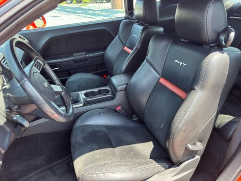 Used 2009 Dodge Challenger SRT8 w/ SRT Option Group II RWD image 13