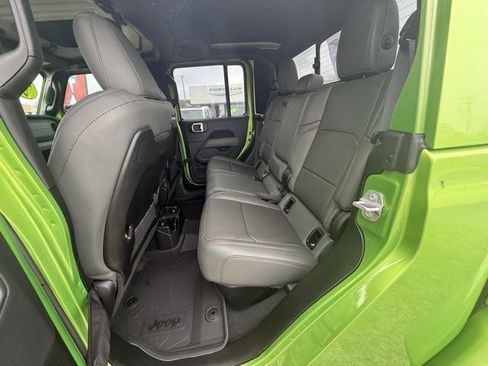 New 2025 Jeep Gladiator Mojave image 10