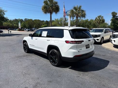 Used 2023 Jeep Grand Cherokee L Laredo AWD/4WD image 5