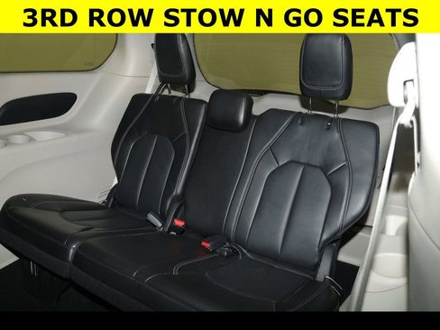 Used 2024 Chrysler Pacifica Touring-L image 13