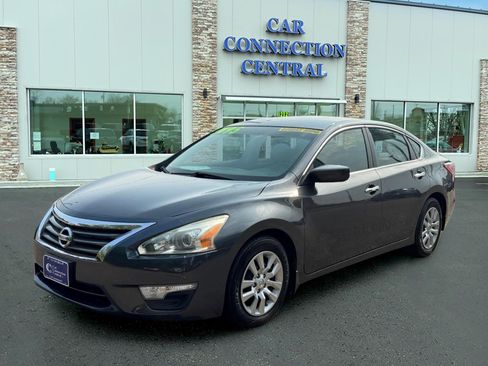 Used 2013 Nissan Altima 2.5 S FWD image 1