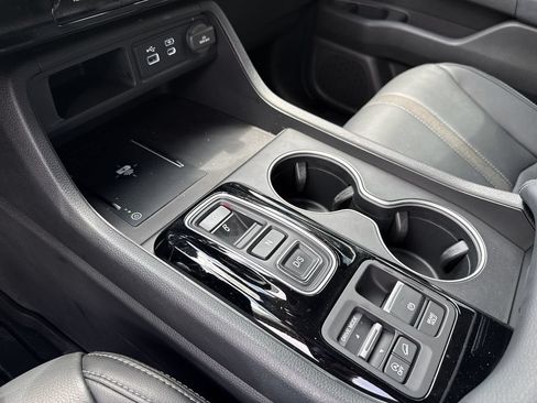 Used 2024 Honda Pilot Touring image 30